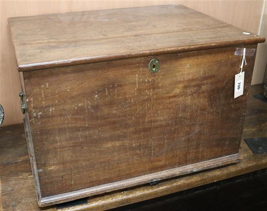 A George III mahogany cellaret, W.63cm